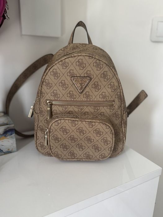 Раница на Guess.