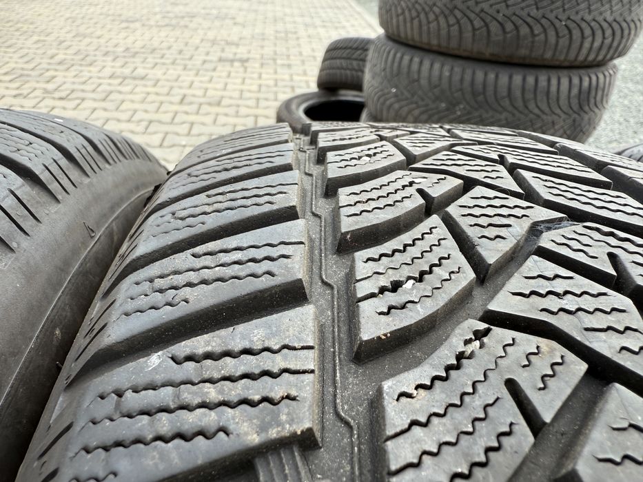 4бр. Отлични Зимни Гуми 215/65R/16 -DUNLOP- DOT:3019- 6,5мм.