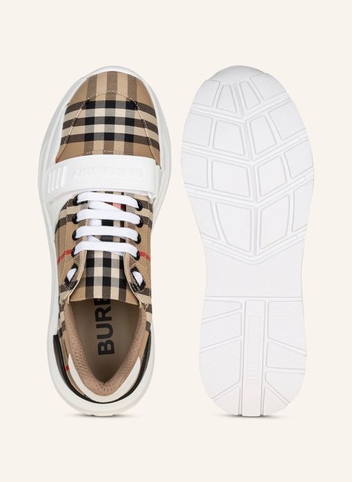 Стилни обувки Burberry