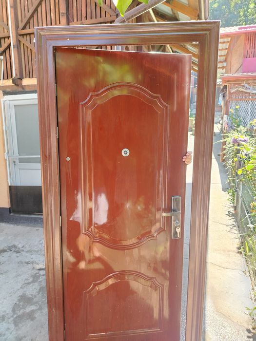 Ușă metalică cu toc