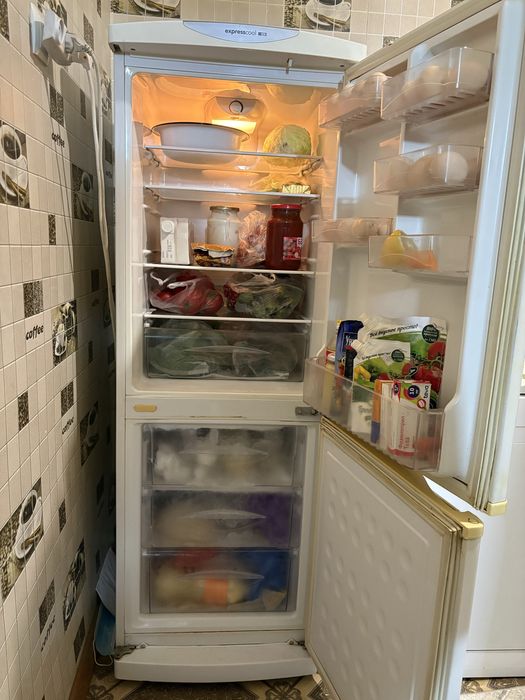 холодильник продам