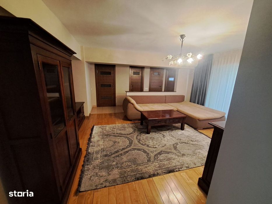 Apartament 3 camere, Decebal, 900 EUR/lună