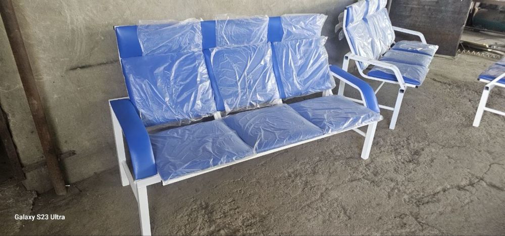 Диван 3х местный из метала каркаса очень удобный для Офиса или дома