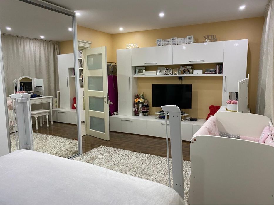 Inchiriez apartament mobilat complet pe str Traian vis a vis de Bucovina et 2