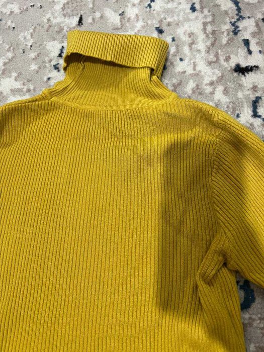 Водолазка желтого цвета 36 размер