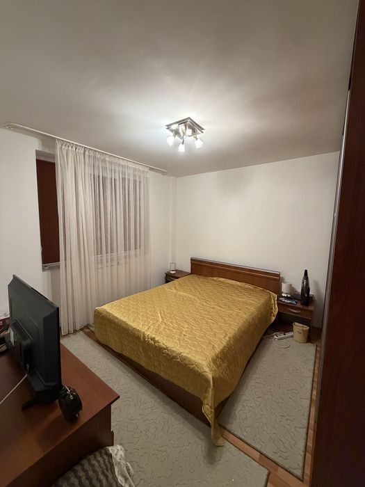 Inchiriez apartament 3 camere in zona centrala