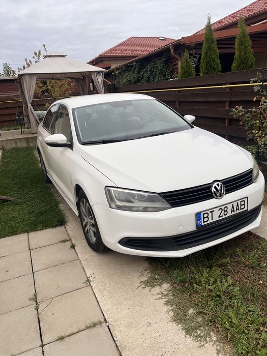 Volkswagen Jetta III, 1.2 TSI, 2012 – 106 CP | 2 seturi de anvelope | Negociabil  Vând Volkswagen Jetta III, an 2012, motor 1.2 TSI