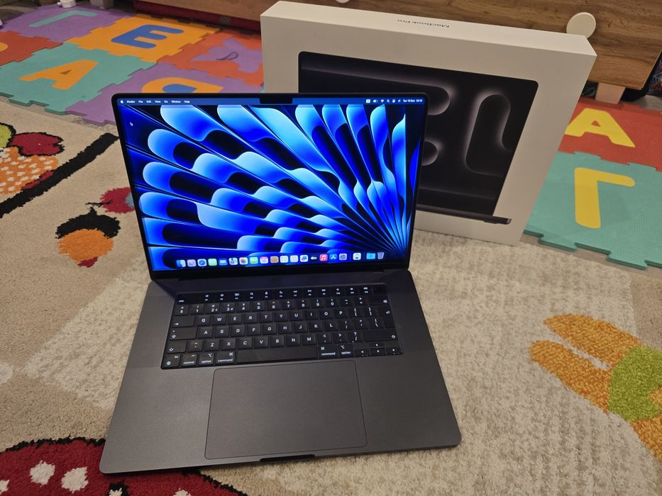 MacBook Pro 16 / M3Pro / 18 GB Ram / 512 SSD