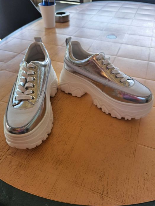 Pantofi sport din piele de la Gryxx, marimea 39, purtati o data