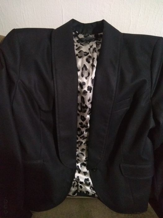 Елегантно черно сако; Късо сако-жилетка