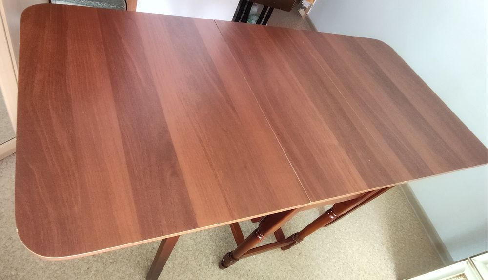 Стол  -    книжка