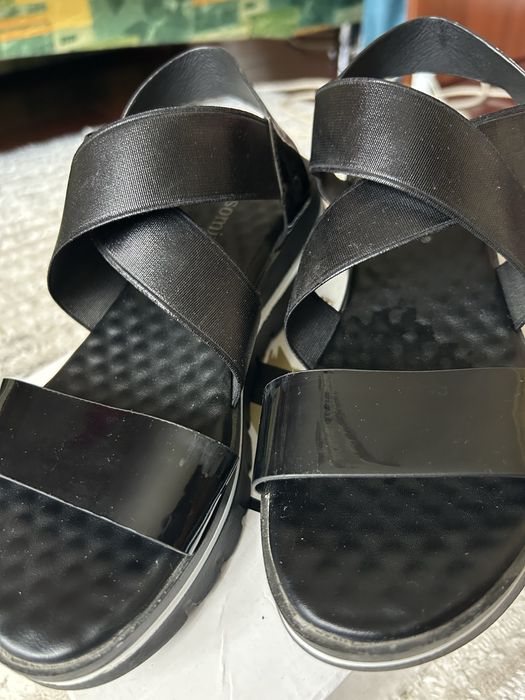 Продам черные босоножки