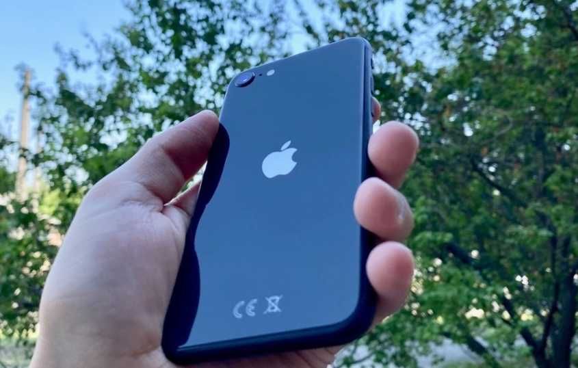 iPhone SE 2020 — 64 GB