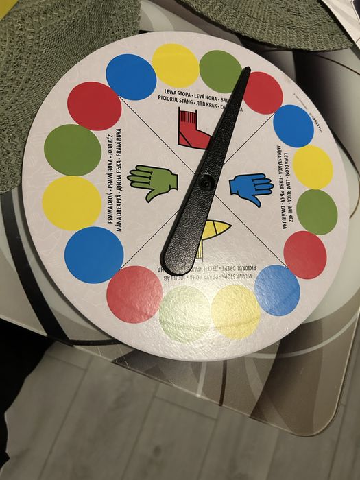 Joc Twister Original Hasbro - Ca nou! Distractie garantata!