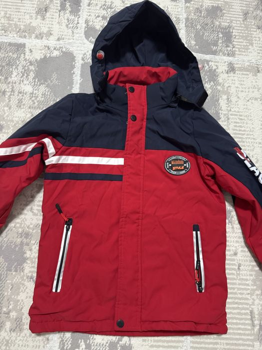 Продам куртку на мальчика на весну.