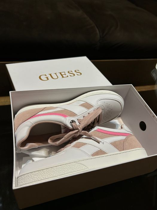 Розови дамски обувки GUESS