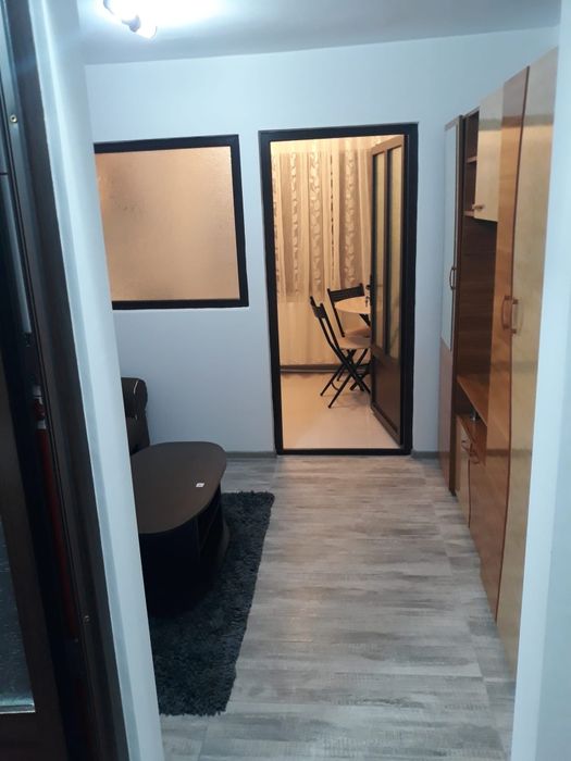 Închiriez apartament