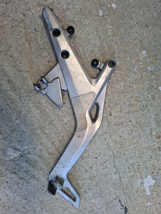 Suport scărițe stânga pentru Kawasaki er6 N si F model 2012 - 2016