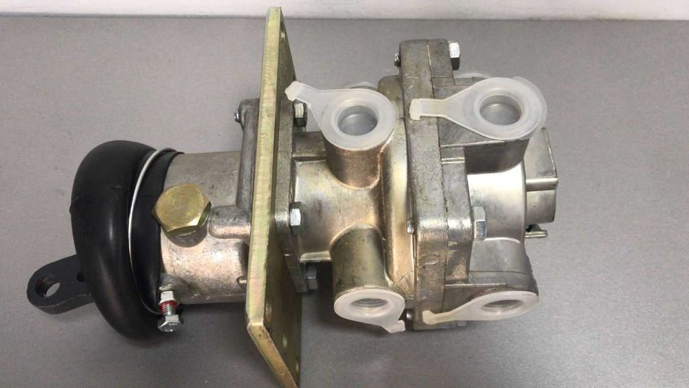 Главный тормозной кран КАМАЗ