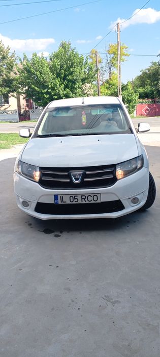 Vând Dacia Logan