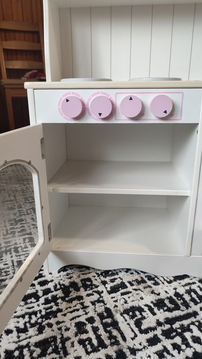 Детска кухня + дървени играчки