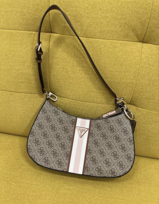 Сумка багет от Guess оригинал