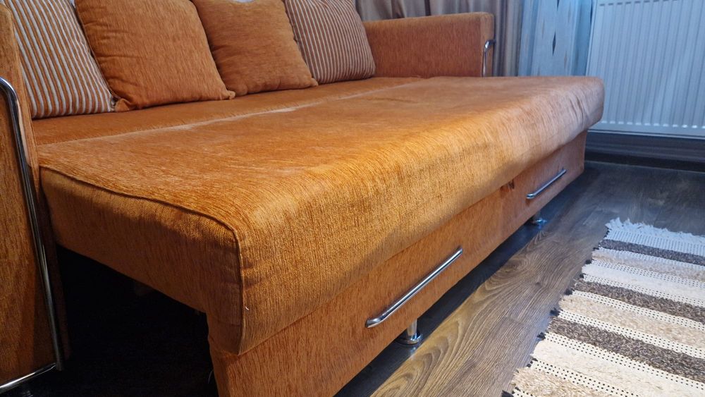 Canapea extensibila + perne