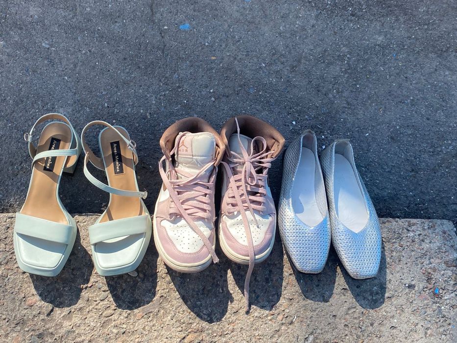 Отдам даром женскую обувь