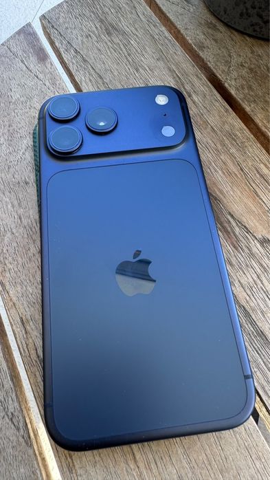 iPhone 17 Pro Max 256 GB – funcțional, display crăpat