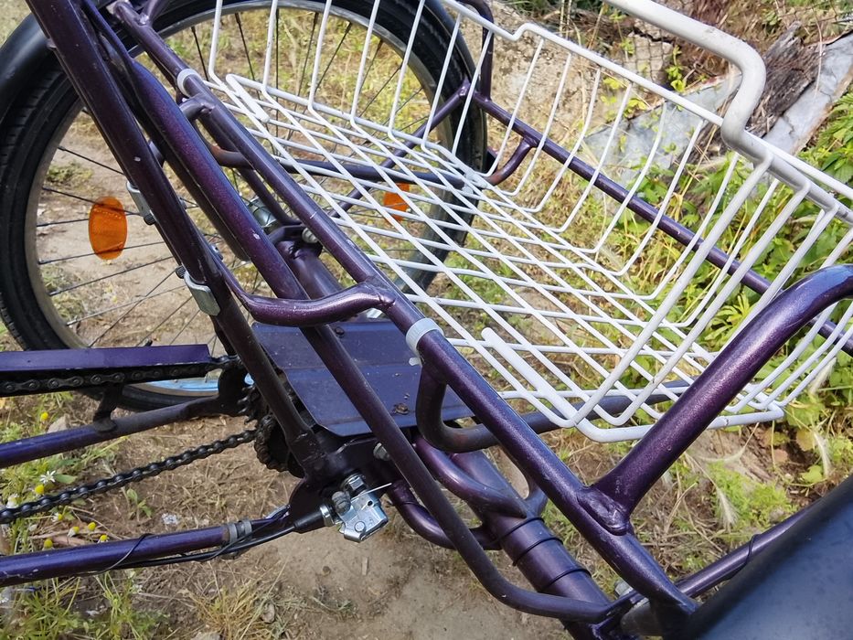 Triciclete Adulți 3 Viteze În Butuc Roți 24 Inci Far Halogen Stop Spate STARE EXCELENTĂ Cauciucuri Foarte Bune Coș Spate STARE Foarte Buna Clopoțel