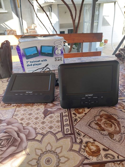 Монитори за подглавници за кола .