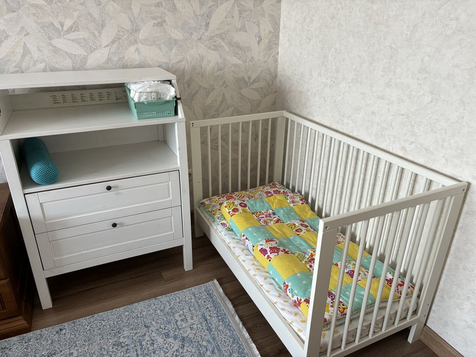 Комод пеленальный и кроватка ИКЕА