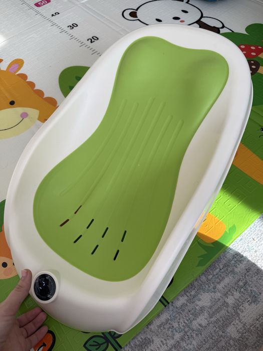 Продам детскую горку для купания.