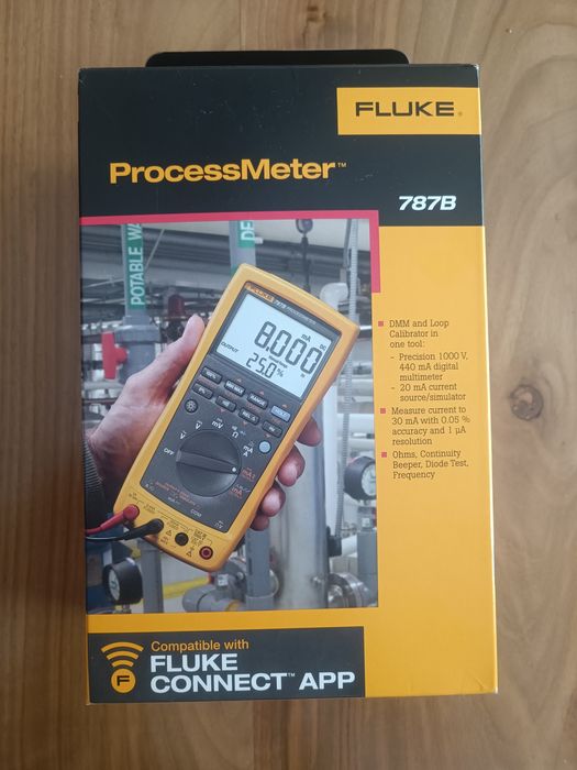 Vând clește ampermetric profesional Fluke 393 FC, nou, sigilat, în ambalajul original.
