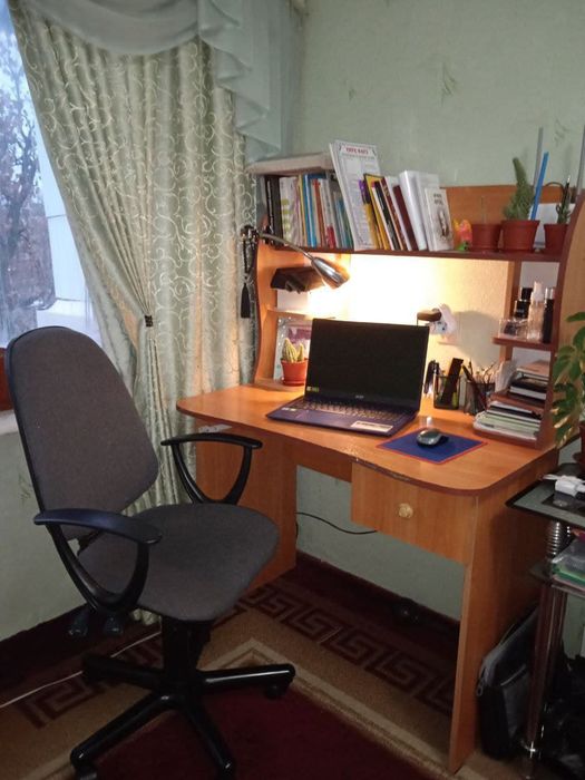 Срочно продаю! Рабочий стол и кресло за 850 000 (за обе)