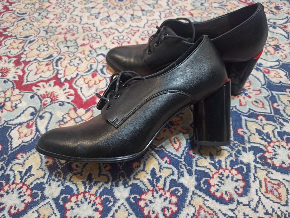 Кожаные чёрные ботильоны