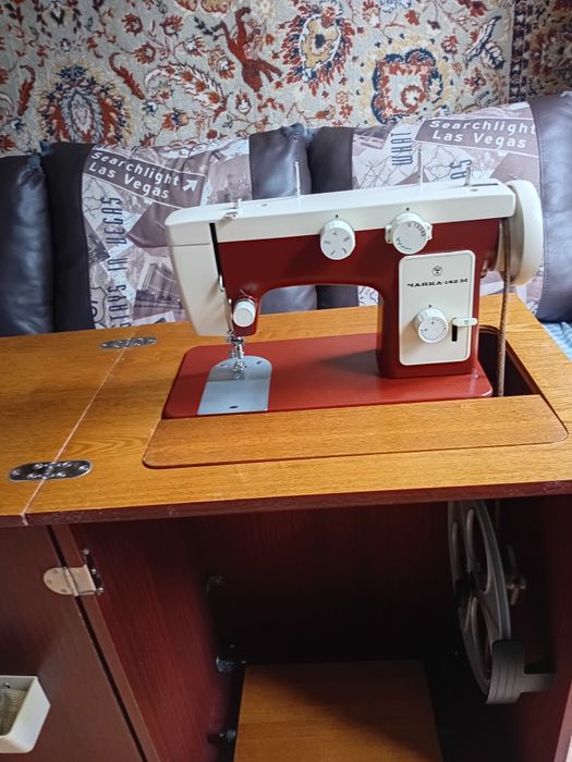 Продам советскую швейную машинку