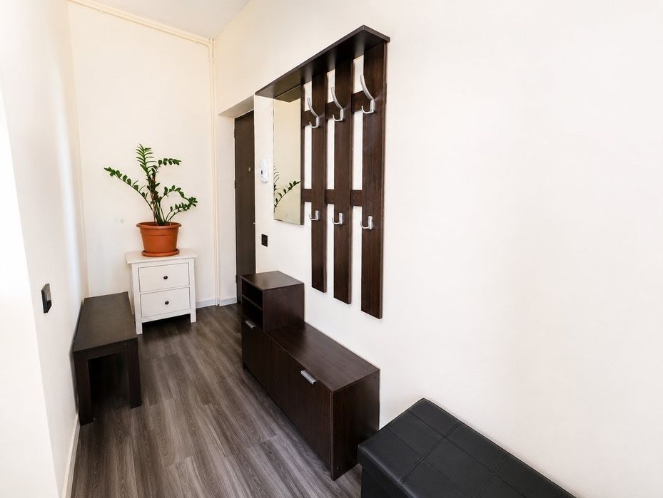 Persoană fizică, vând  apartament cu 2 camere,  situat într-o zonă liniștită și foarte căutată din Florești.