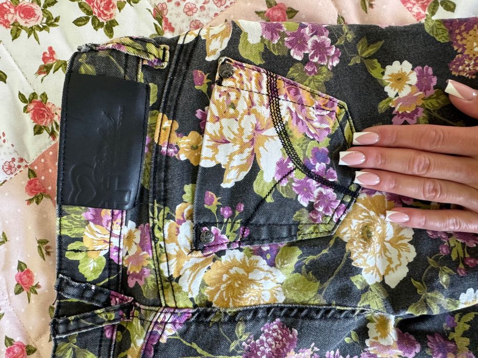 Флорални панталони