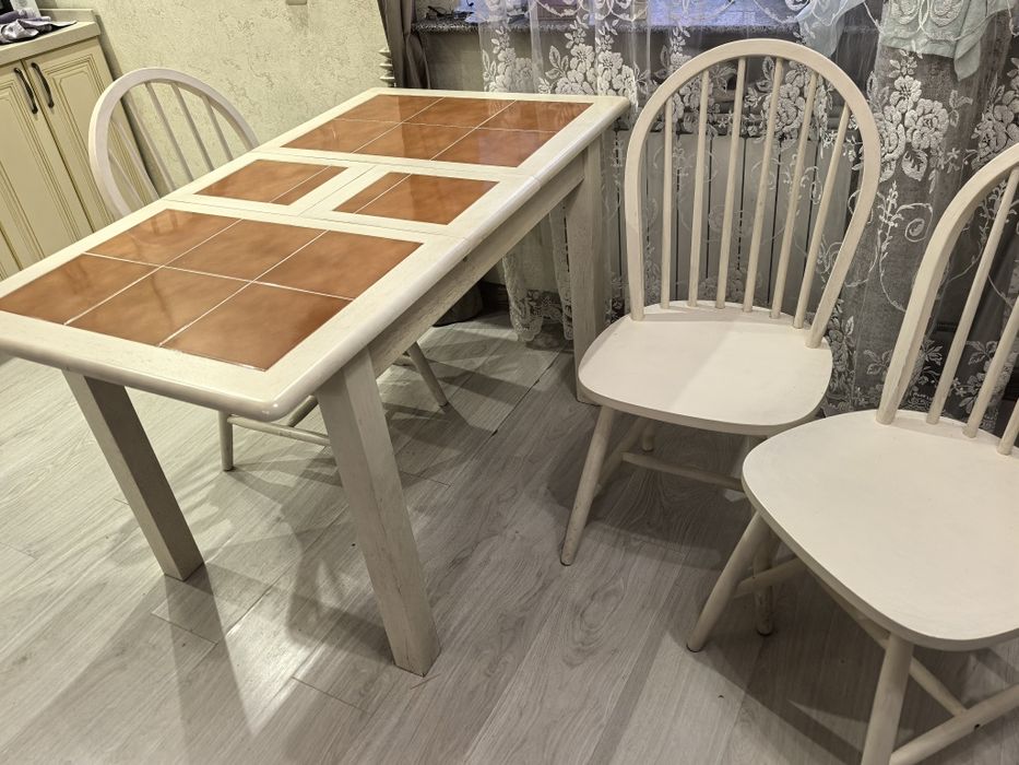 Стол со стульями