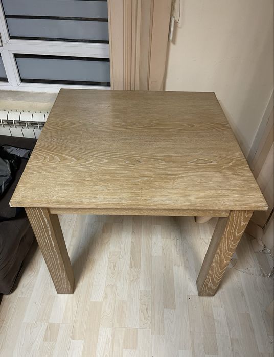 Мебели шкаф и маса