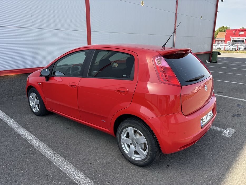 Vând FIAT Grande Punto