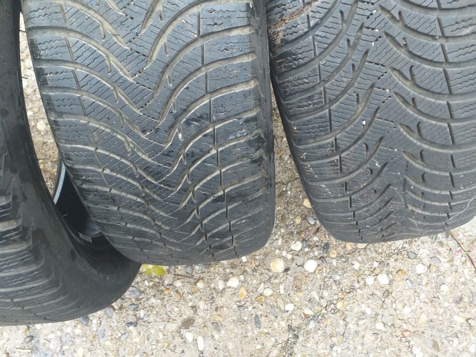 Vand cauciucuri second hand 215/55/r16