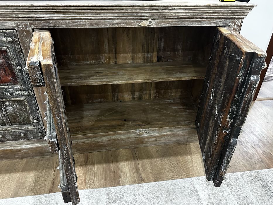 Старинен индийски масивен бюфет