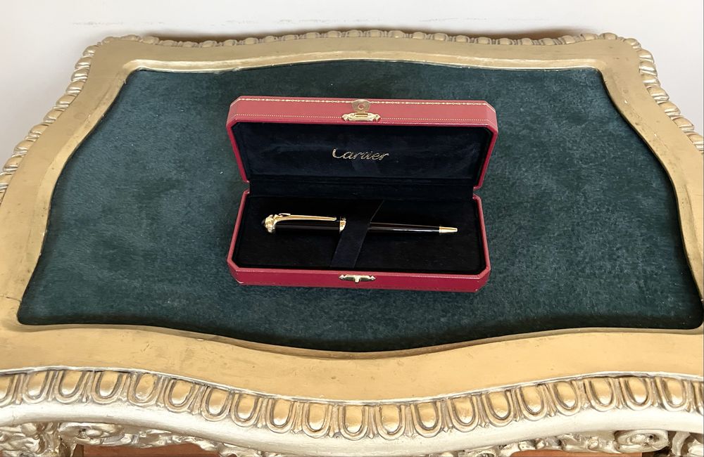 R de Cartier - pix cu bila deosebit