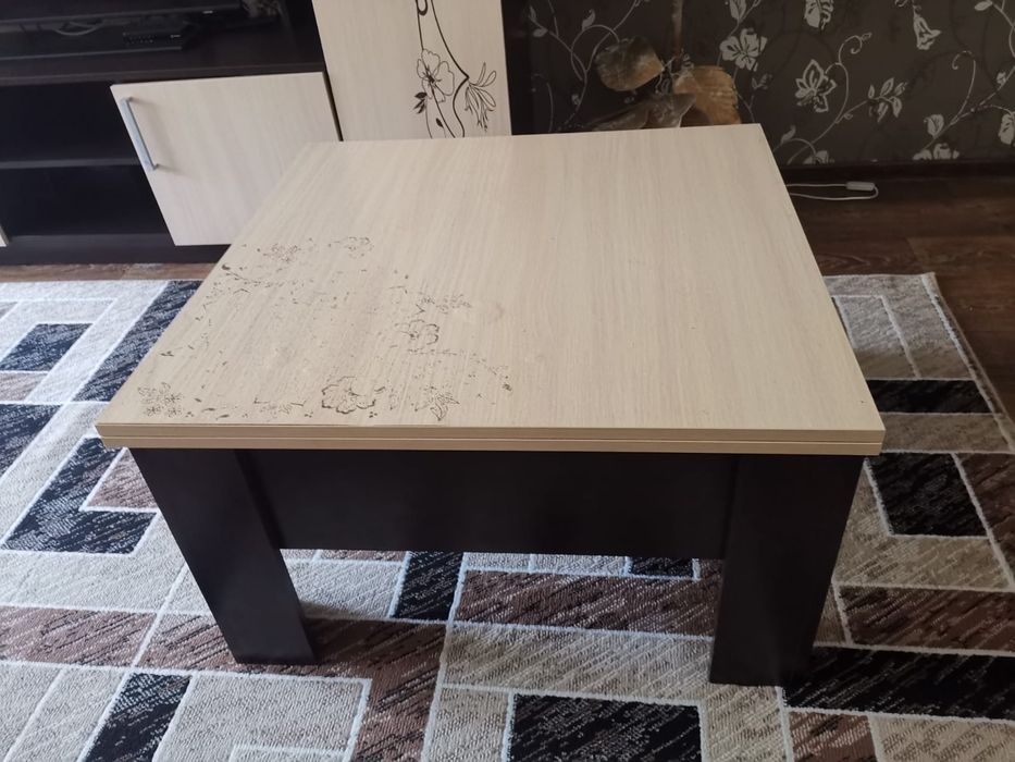 Продам раздвижной стол.