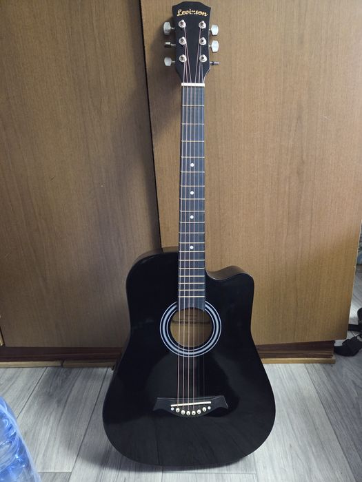 Продам гитару срочно