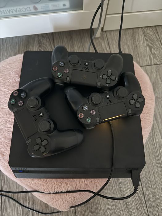 Vand ps 4 slim + 3 manete
