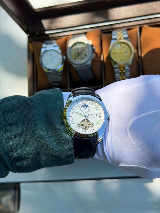 Tissot le locle open heart style