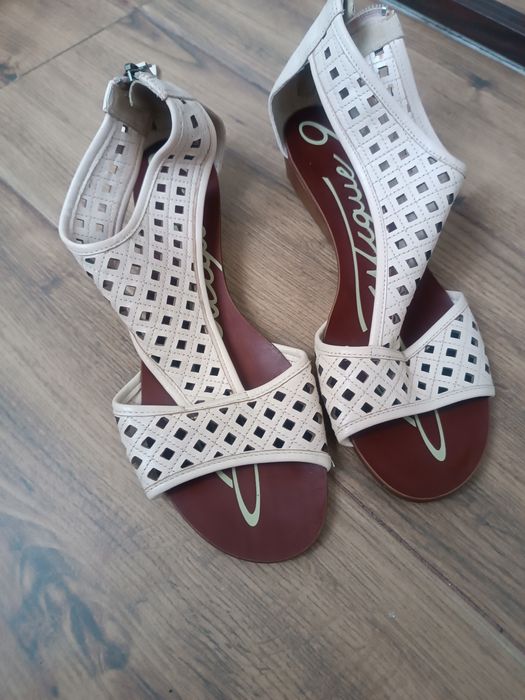 Sanda dama Boutique 9